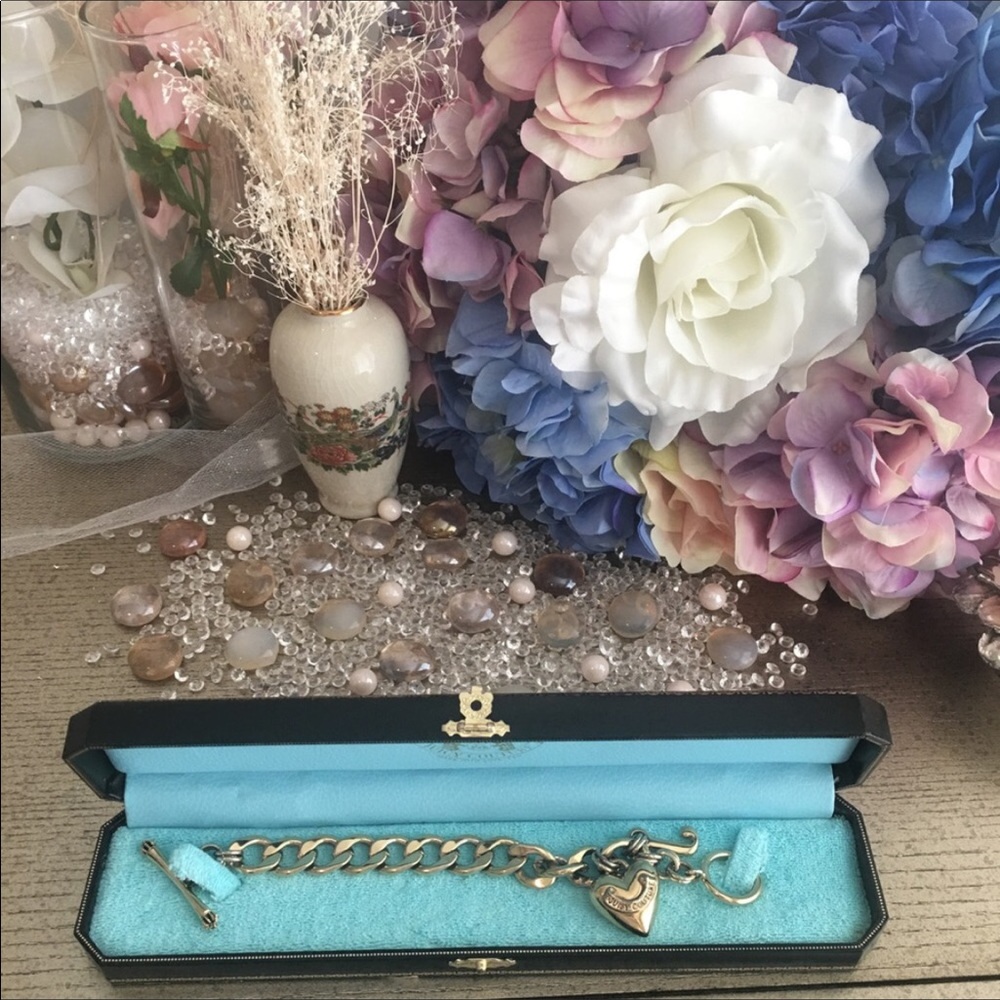 Juicy charm bracelet
